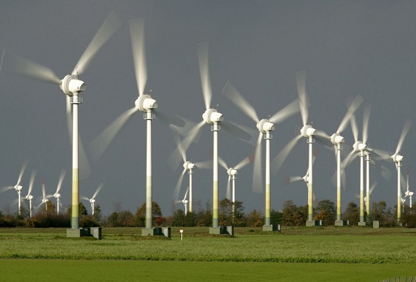 how fast does a wind turbine spin